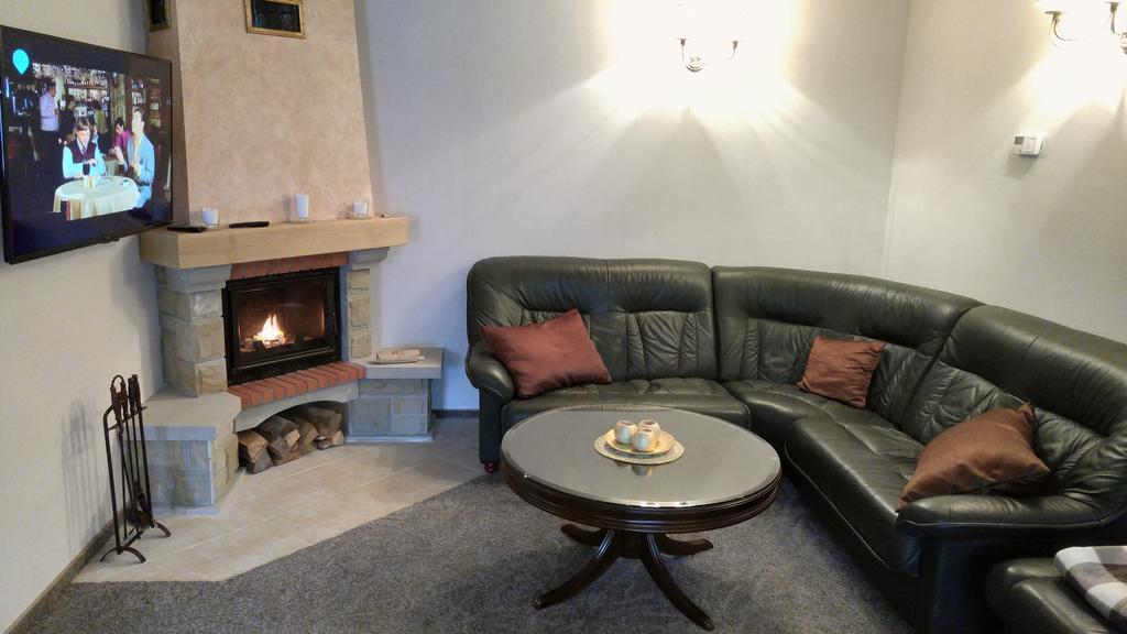 Апарт-Отель 5 Каминов Yasinya Quarto foto
