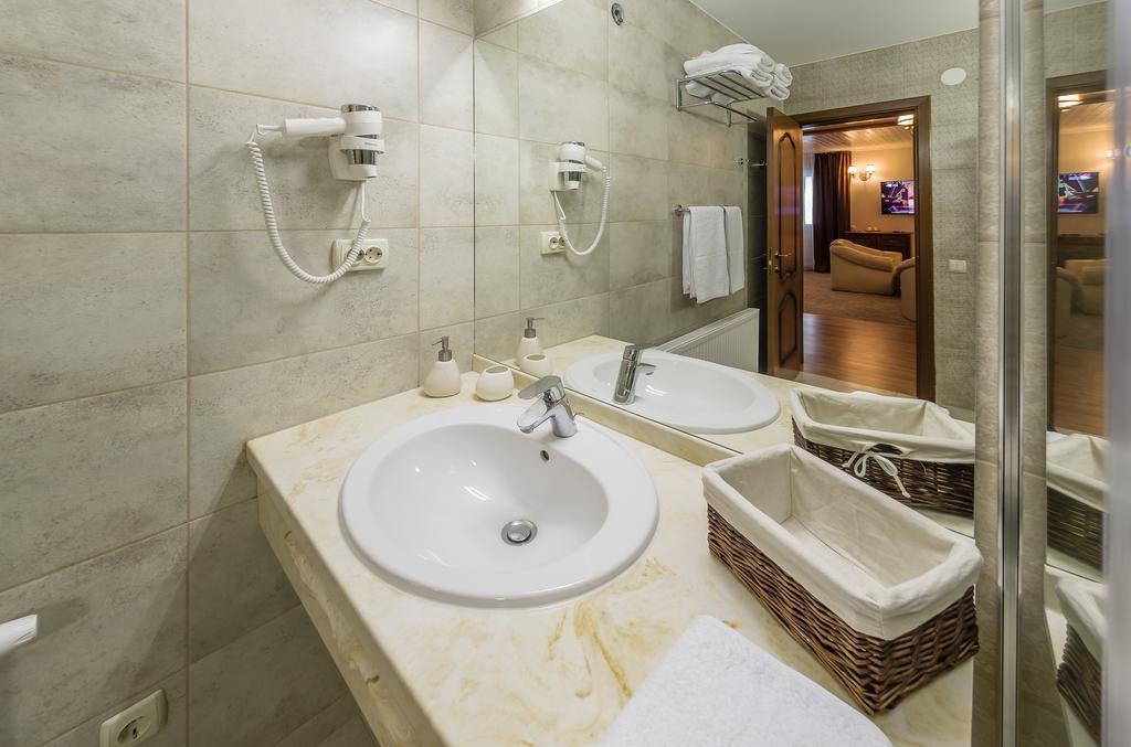 Апарт-Отель 5 Каминов Yasinya Quarto foto