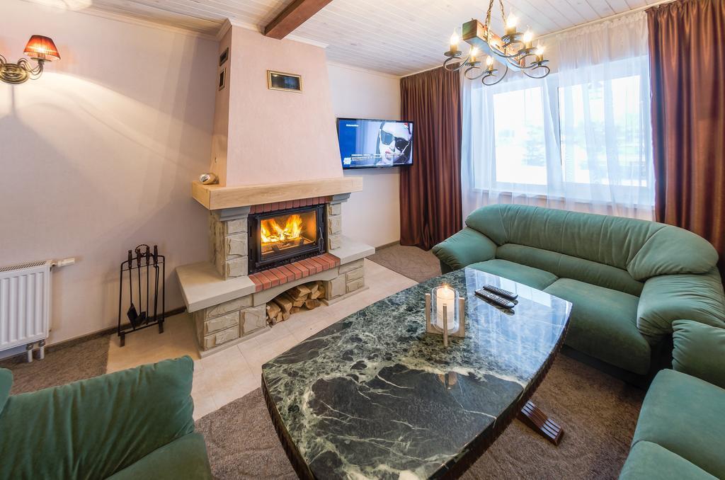 Апарт-Отель 5 Каминов Yasinya Quarto foto